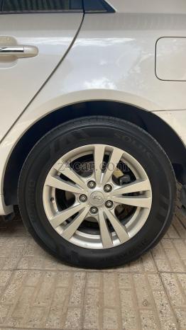 2010 , هیوندای سوناتا (4 سیلندر) 