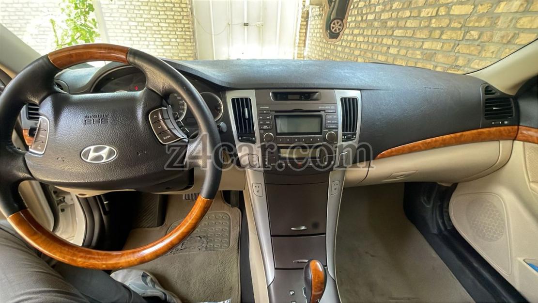 2010 , هیوندای سوناتا (4 سیلندر) 